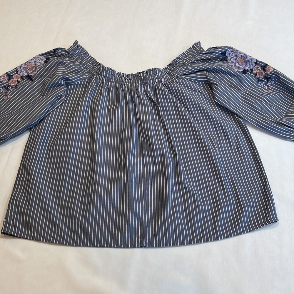 🎈AMERICAN EAGLE off shoulder striped embroidered floral top Size XS - Picture 16 of 16